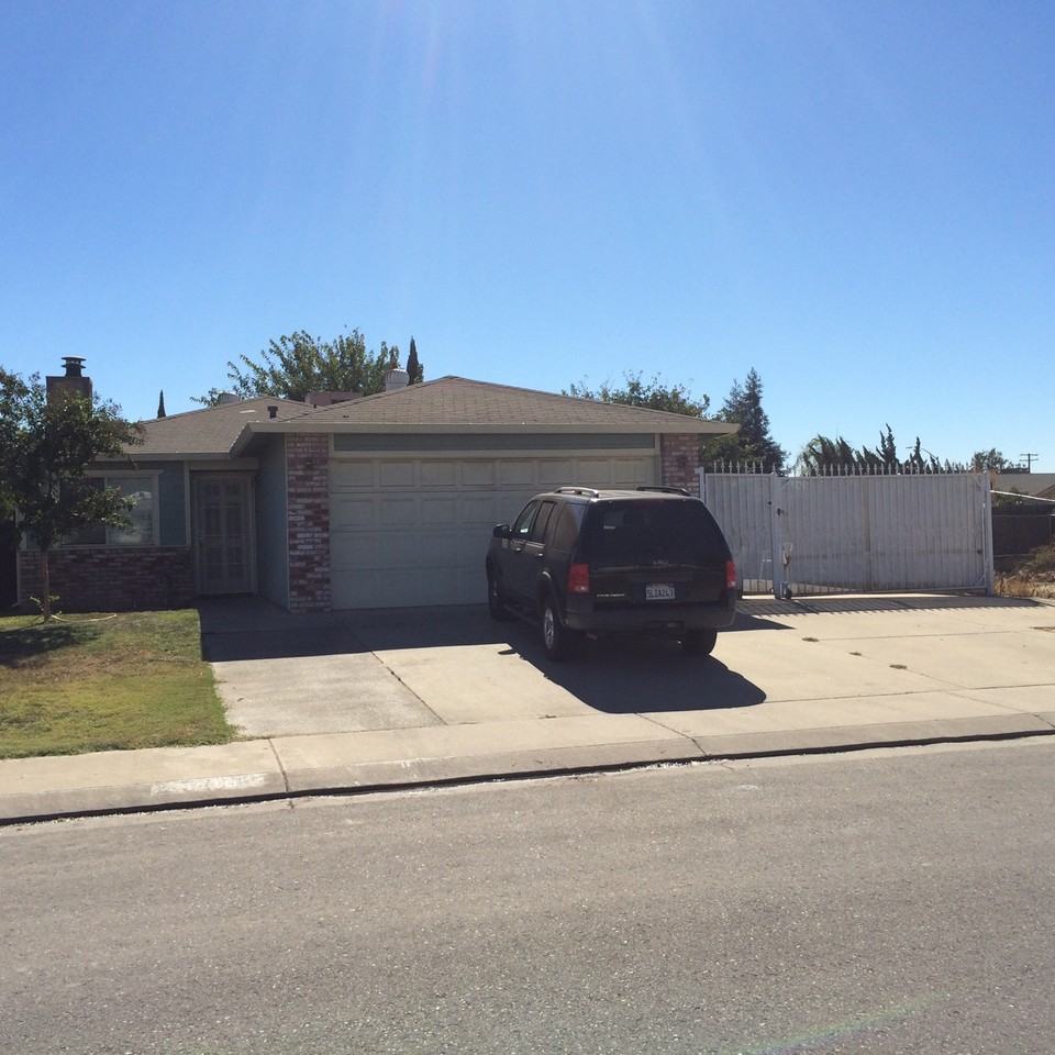 4416 Sunset Terrace - Photo 3 of 17