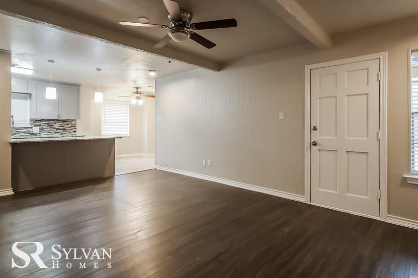 312 E Scotland Dr - Photo 2 of 15