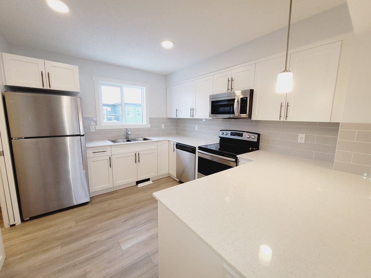 20003 28 Ave Nw - Photo 2 of 16