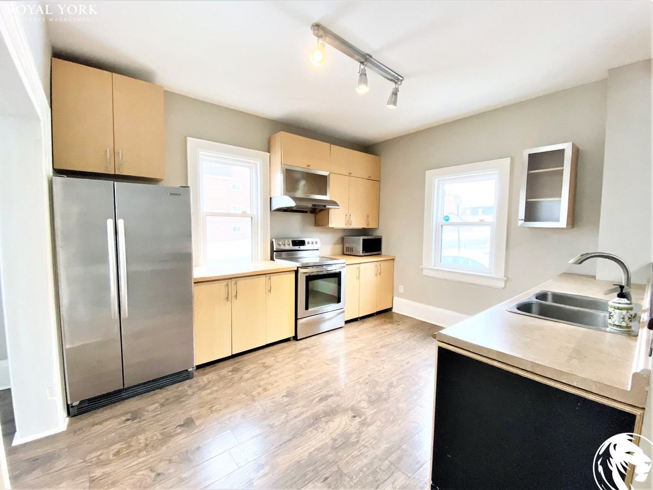 160 Park Rd N - Photo 2 of 26