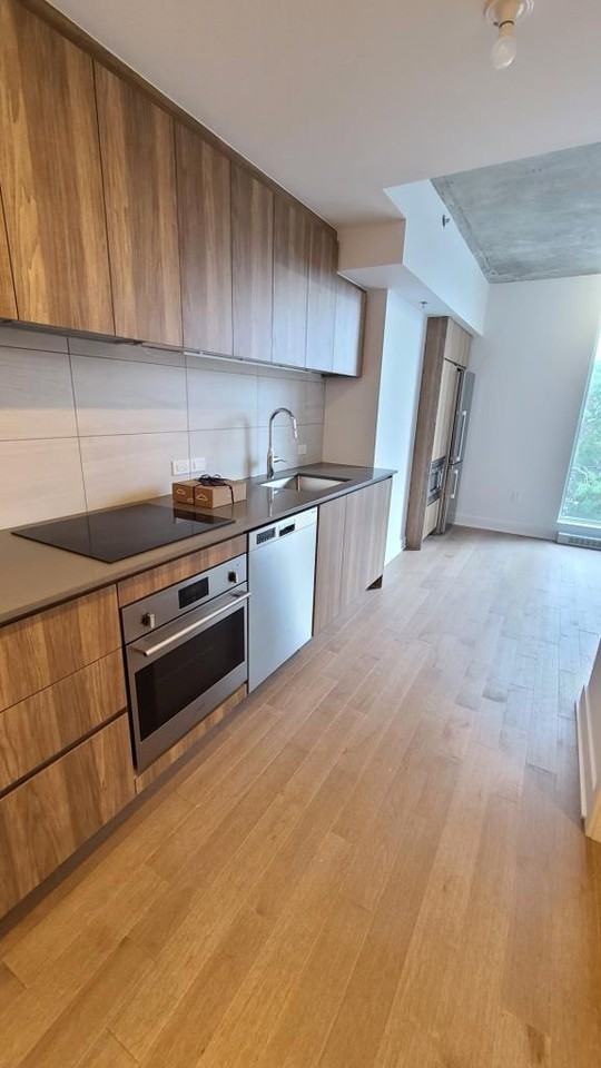 2300 Rue Tupper #703