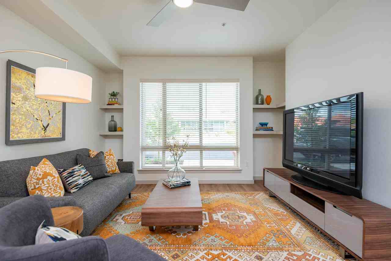 Windsor at Amberglen - Photo 3 of 31