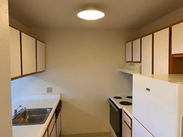 Abbott Parkside Senior 55+ - Photo 2 of 27