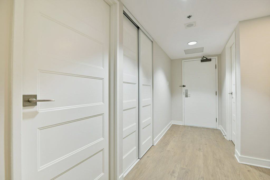 186 Lyon Street North #303