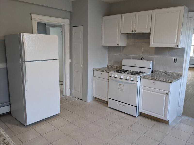 294 Bellevue St 3rd Fl - Photo 2 of 10