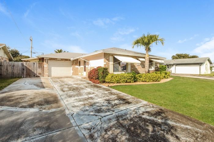 712 Tupelo Dr - Photo 3 of 17