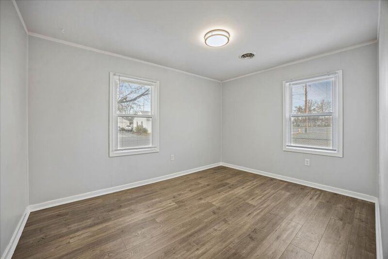 1514 Stevens Dr - Photo 4 of 15