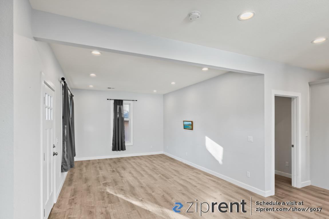 1685 Lexington St - Photo 3 of 23