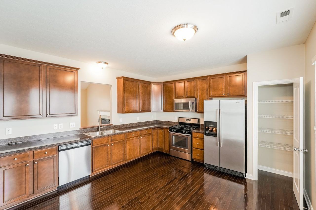 1090 Dobbs Avenue - Photo 3 of 17