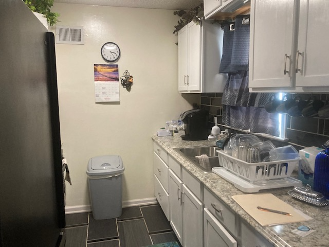 2731 N Grove St #3 - Photo 3 of 10