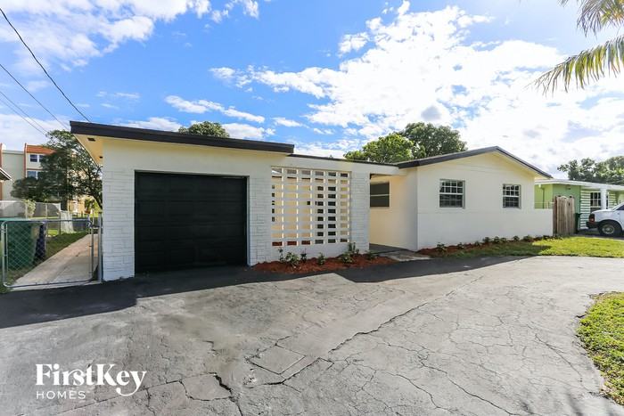 2230 Nw 42nd Ave - Photo 2 of 15