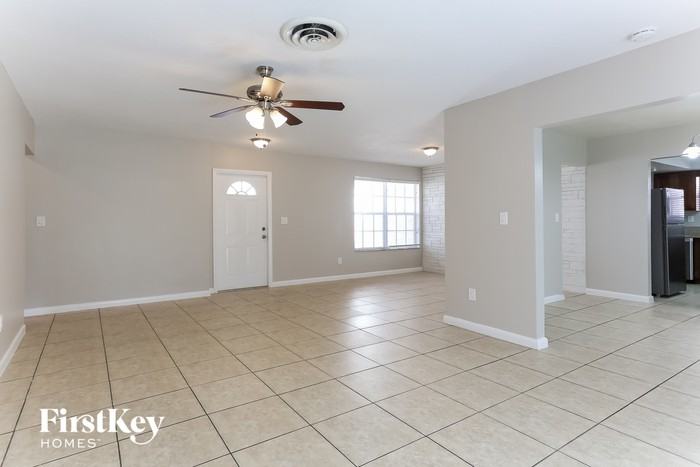 2230 Nw 42nd Ave - Photo 3 of 15