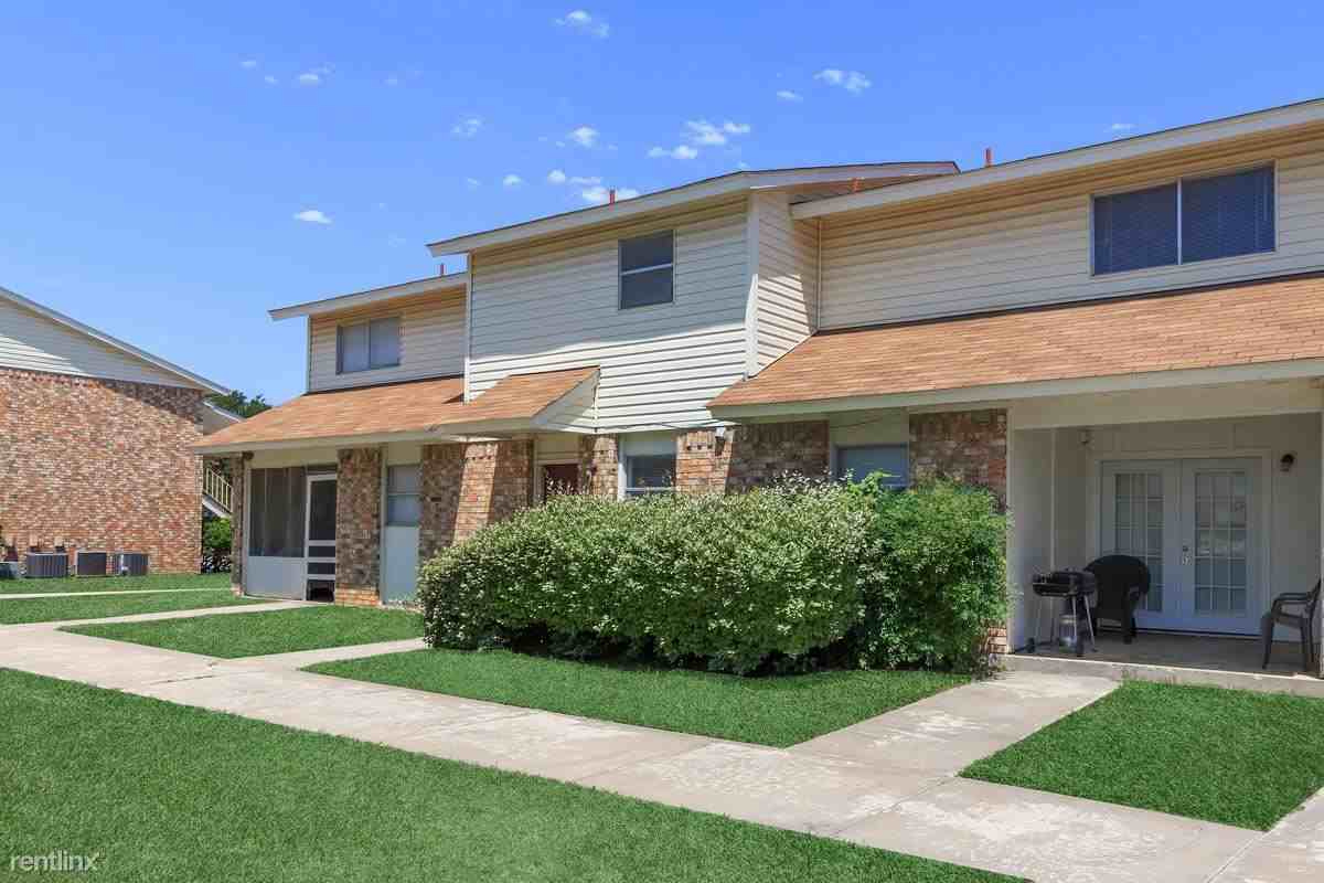 Camelot - Photo 3 of 14