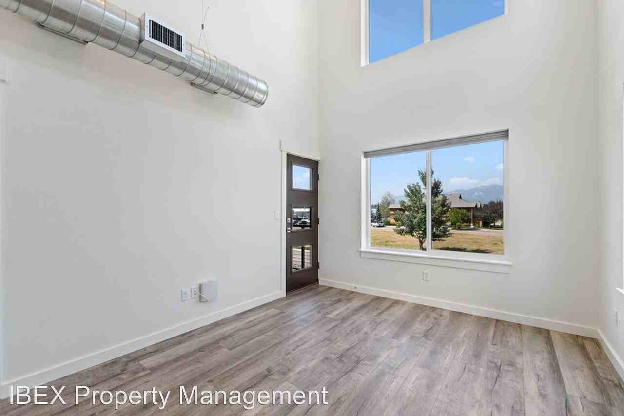 141 Hawthorne Ct #C - Photo 2 of 20