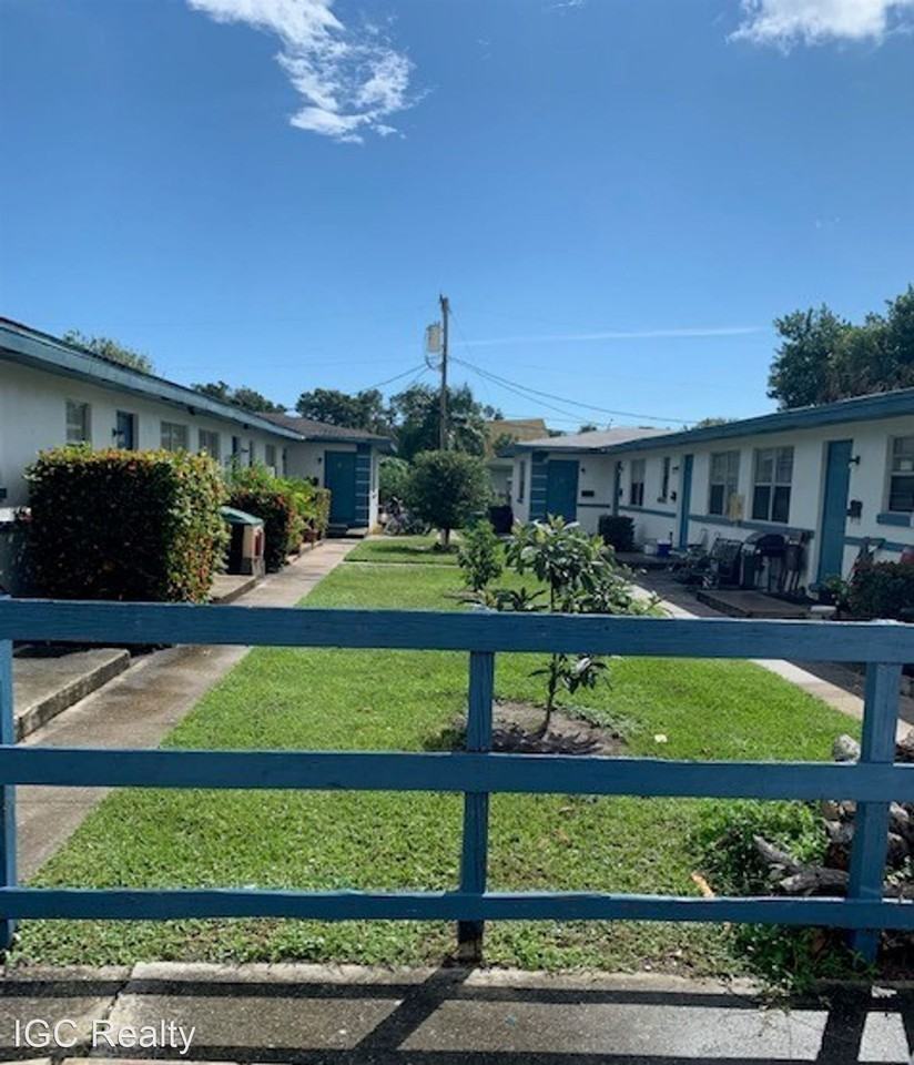 1876 & 1886 41st Ave Apartments in Vero Beach, FL 32960 Zumper