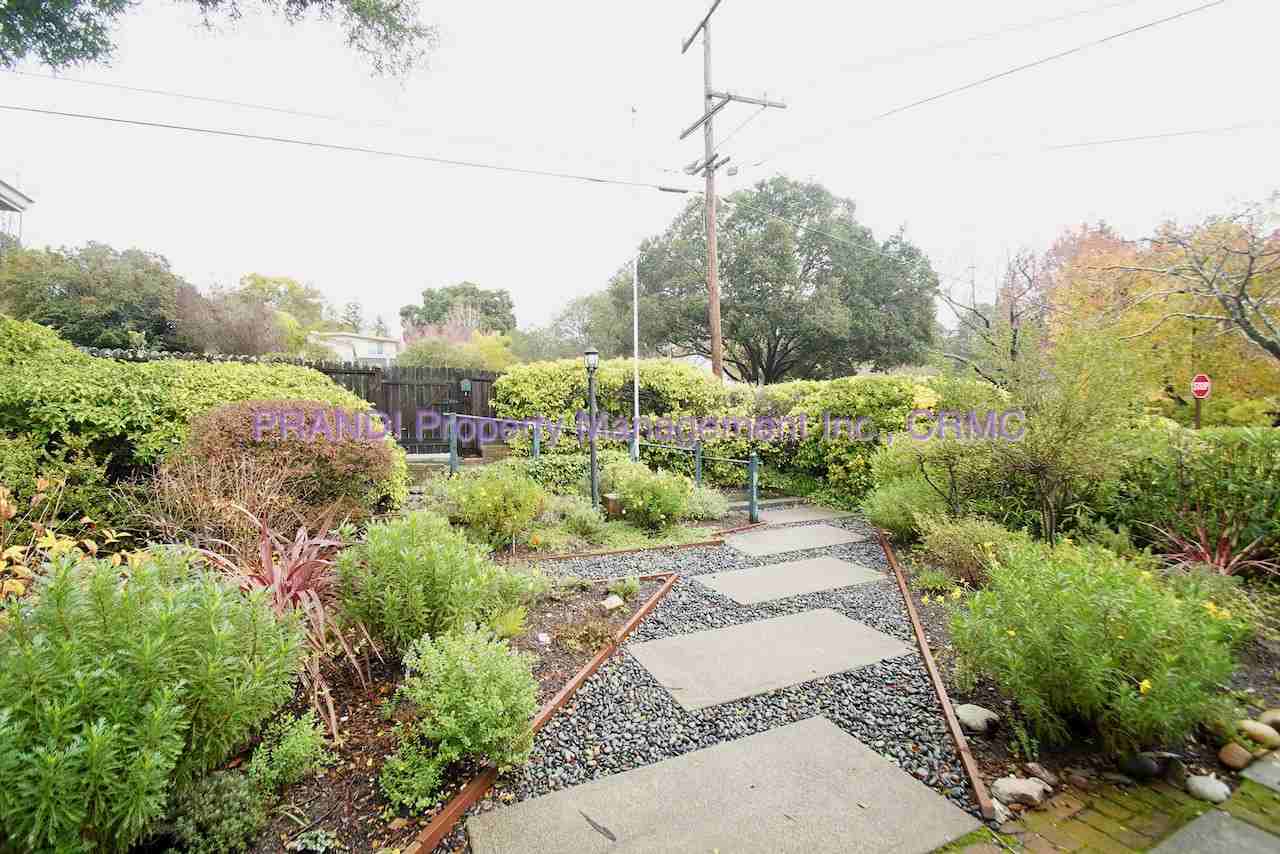 321 Alexander Ave - Photo 2 of 19