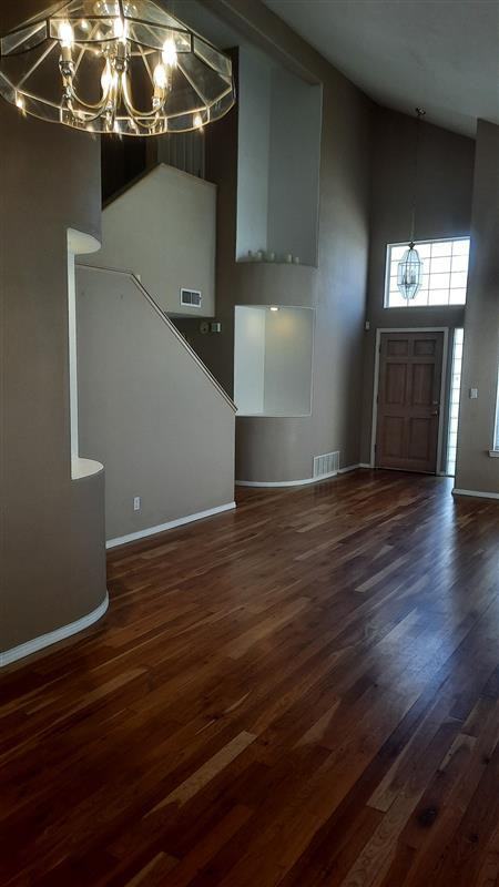 1142 Narcisco St Ne - Photo 3 of 13