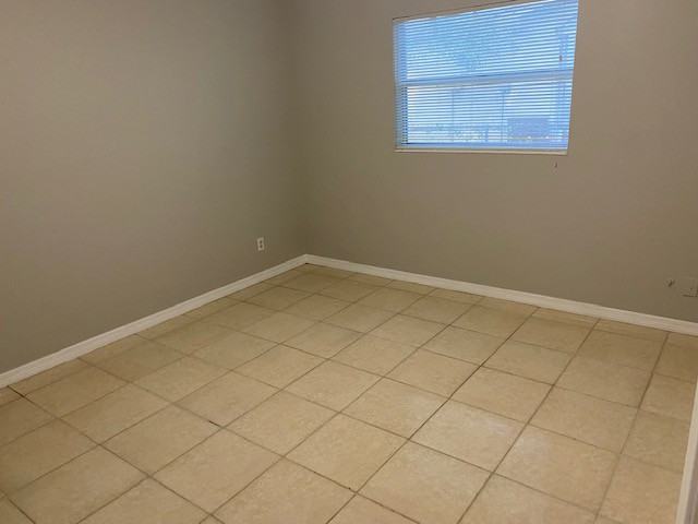 104 Inwood Cir - Photo 6 of 9