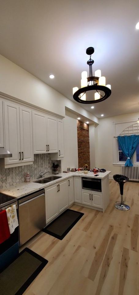 926 Bloor St W - Photo 2 of 25