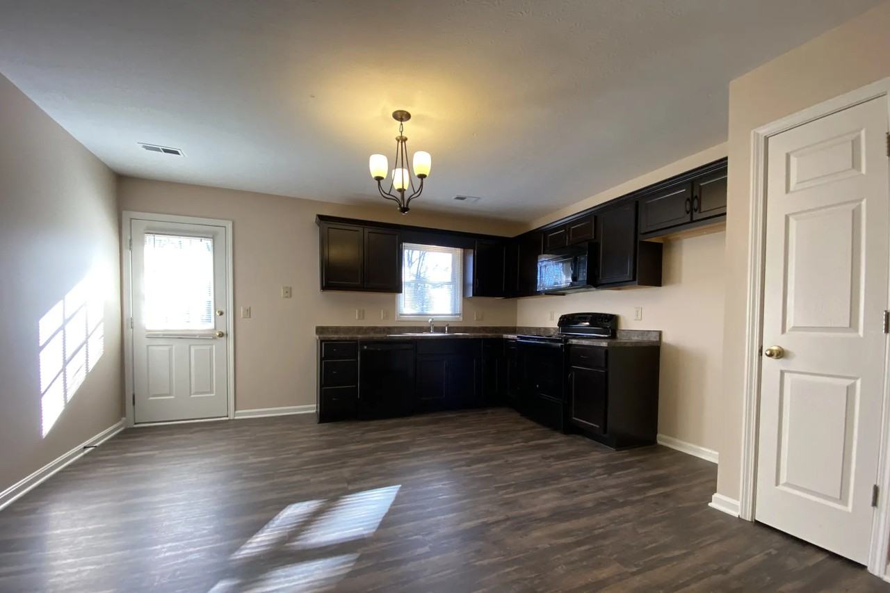 4803 Clover Park Dr - Photo 2 of 11