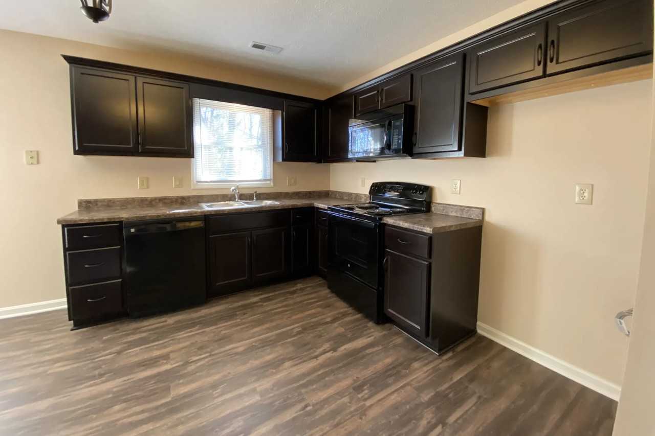 4803 Clover Park Dr - Photo 3 of 11