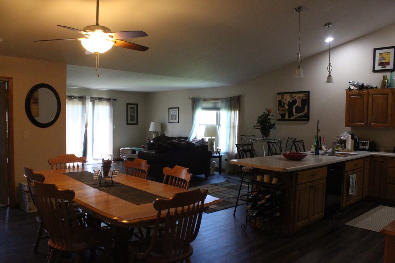 1722 Crooked Avenue - Photo 2 of 6