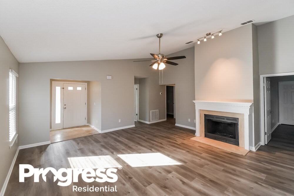 10833 Carrington Ct - Photo 3 of 16