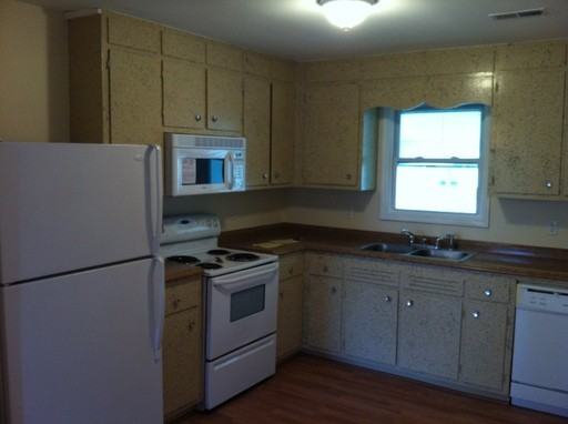 373 Broad St - Photo 2 of 9