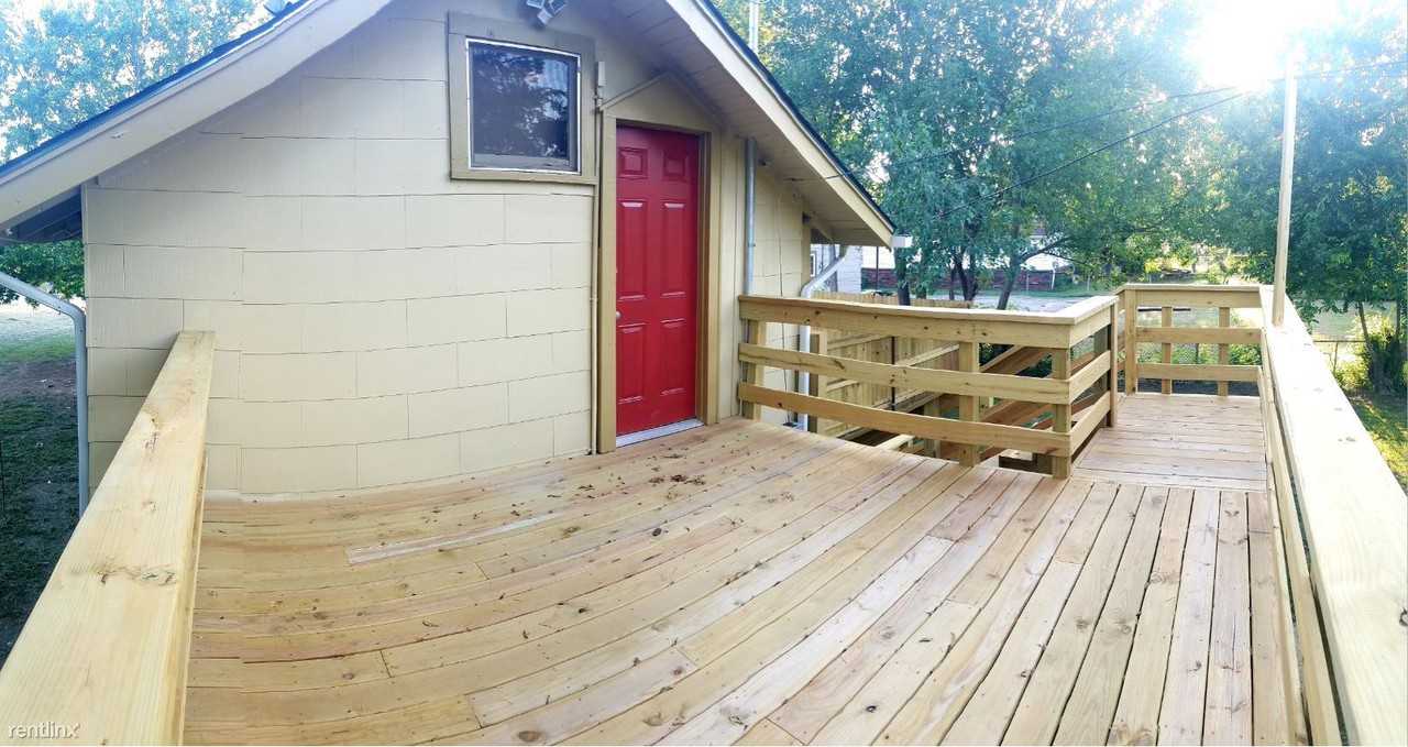 415 1/2 E Oklahoma St - Photo 2 of 21