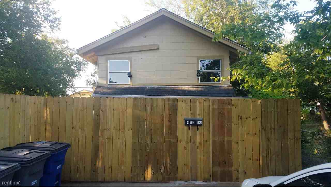 415 1/2 E Oklahoma St - Photo 3 of 21