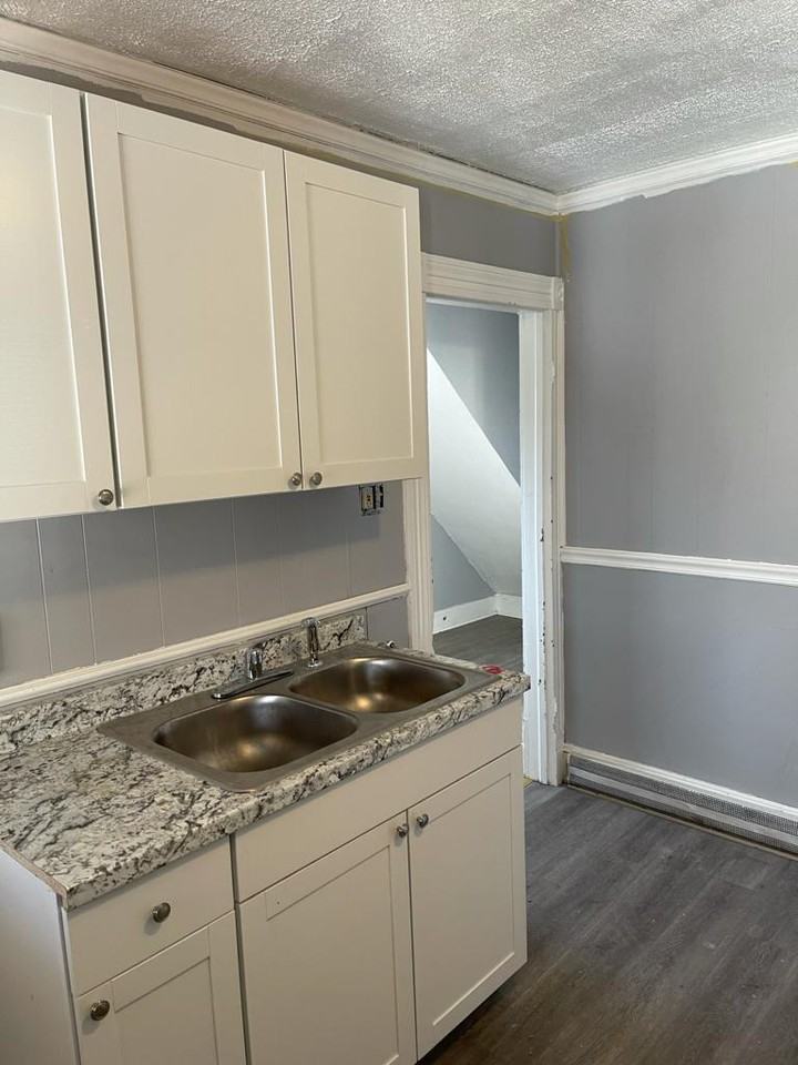 703 Crown Avenue - 2 #2 - Photo 3 of 12