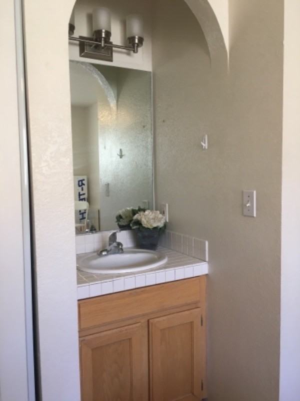 1579 E Courtney Pl - Photo 2 of 10