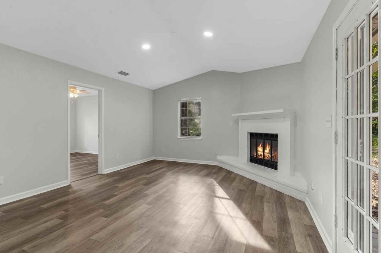 915 Alliegood Ct - Photo 2 of 10