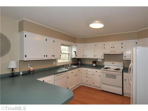 4304 Shattalon Dr - Photo 2 of 8