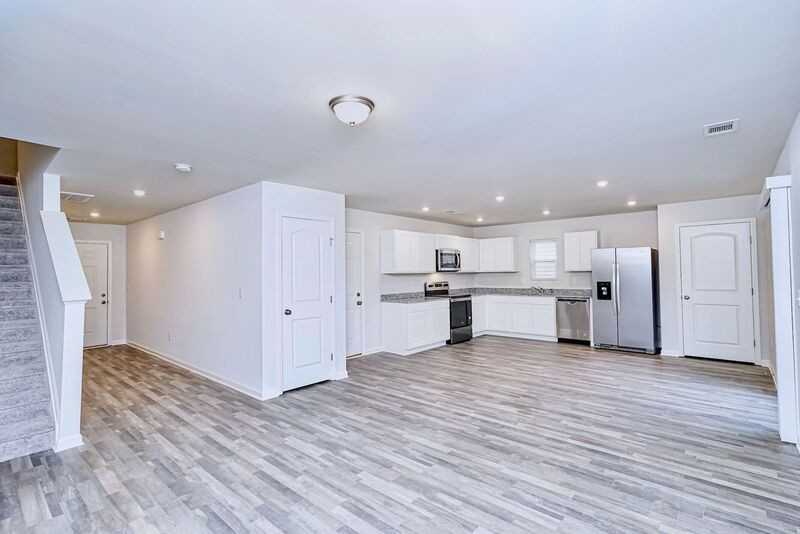 607 Farmstead Trl - Photo 2 of 15