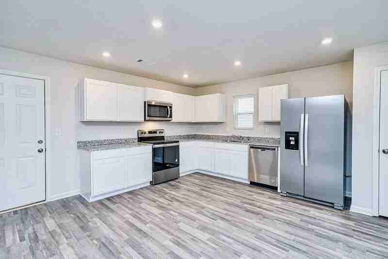 607 Farmstead Trl - Photo 3 of 15