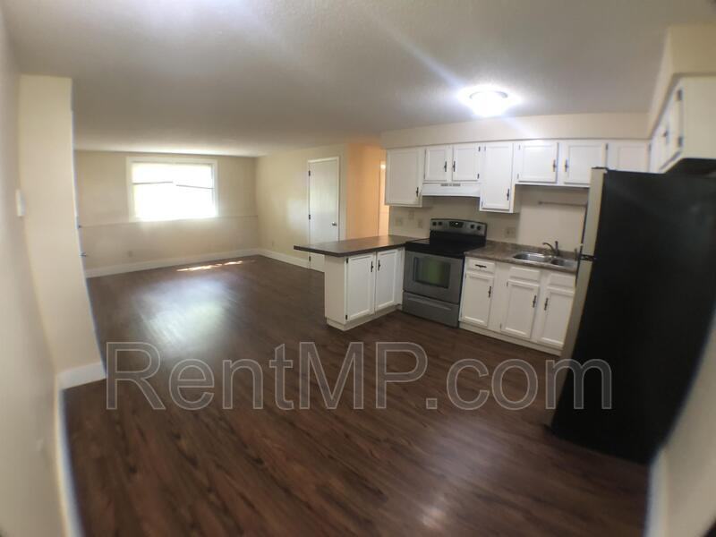 303 S Oak St - Photo 2 of 14