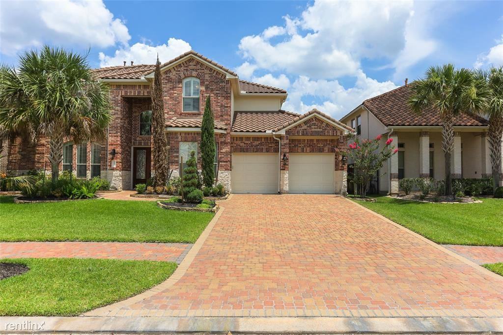 64111 Tea Tree Drive - Photo 2 of 10