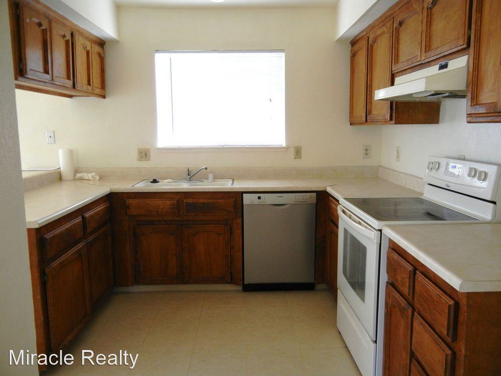 16890 Crystal Dr - Photo 2 of 4