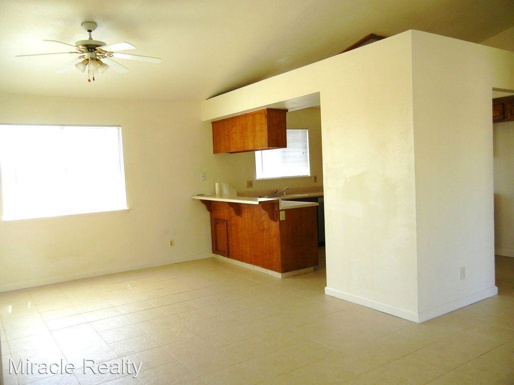 16890 Crystal Dr - Photo 3 of 4