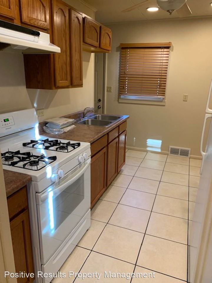 803 Allen St - Photo 3 of 8