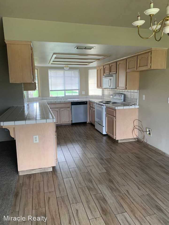 18644 Ridgedale Dr - Photo 3 of 4