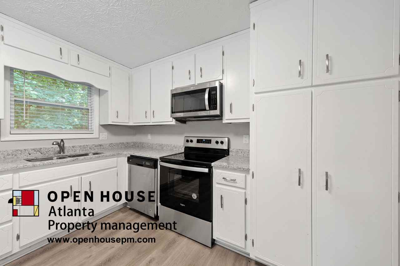 4798 Southern Ct Nw - Photo 3 of 11