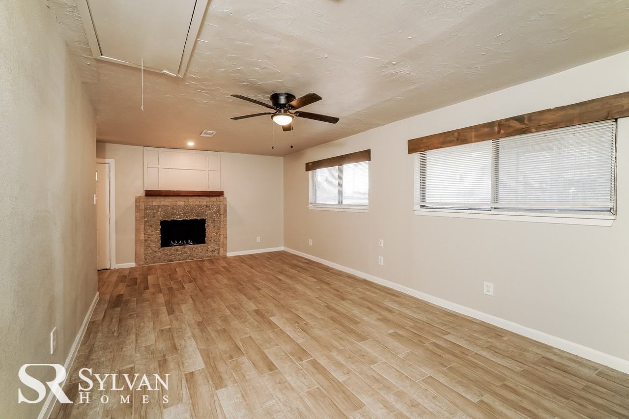 617 E Jefferson Ave - Photo 3 of 15