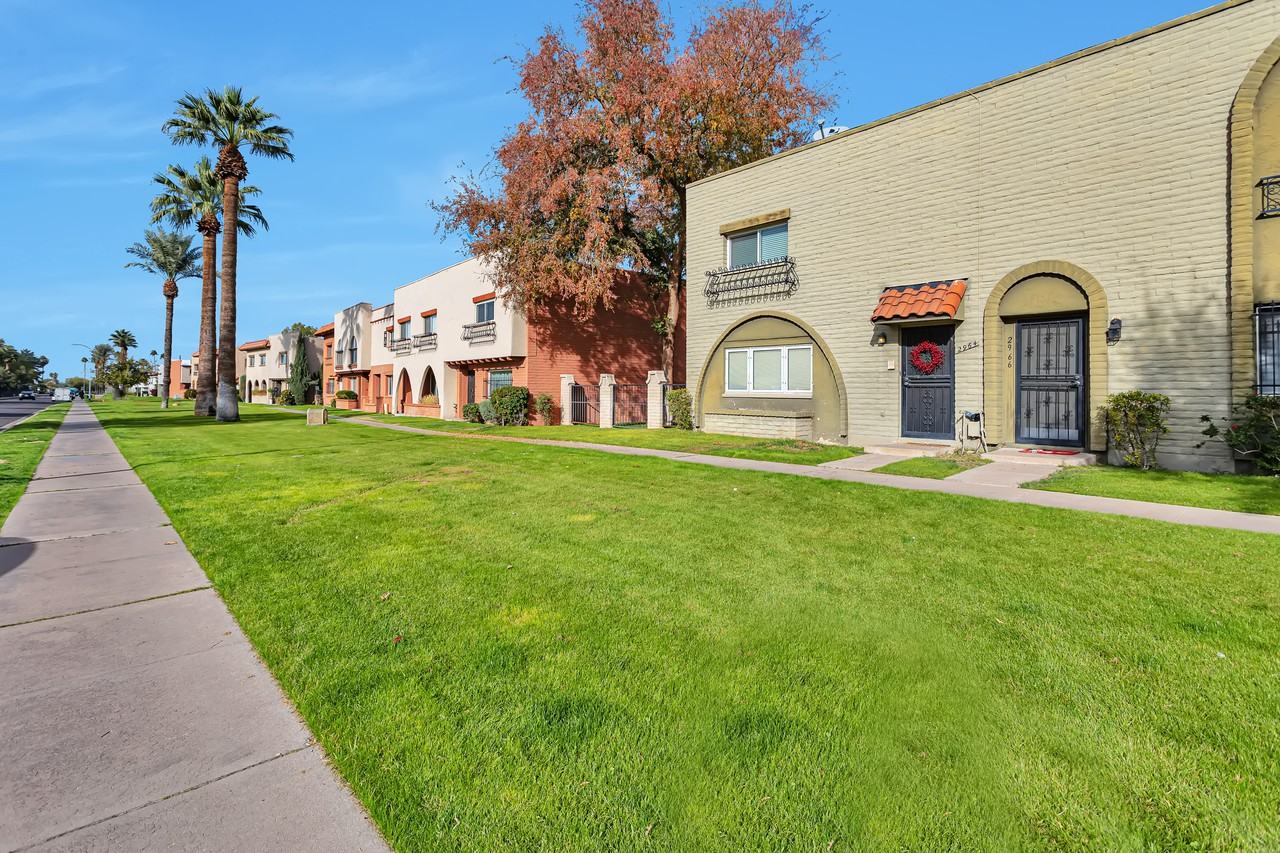 2964 E Clarendon Ave - Photo 2 of 15