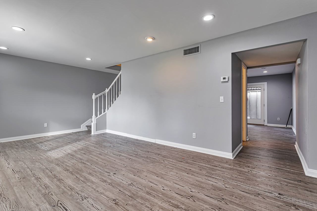 2964 E Clarendon Ave - Photo 4 of 15