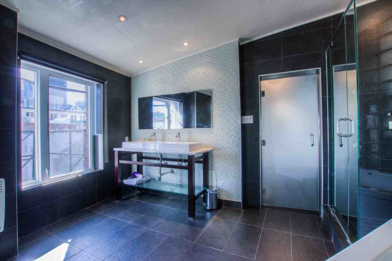 212 Rue du Saint-Sacrement #3 - Photo 2 of 21