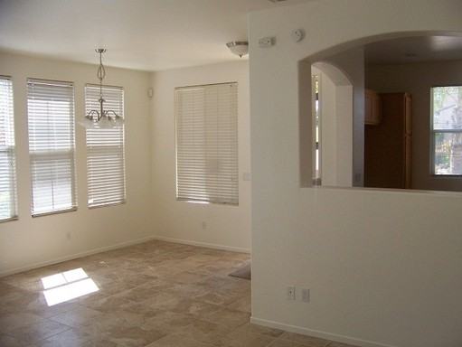 845 Iris Ln - Photo 3 of 13