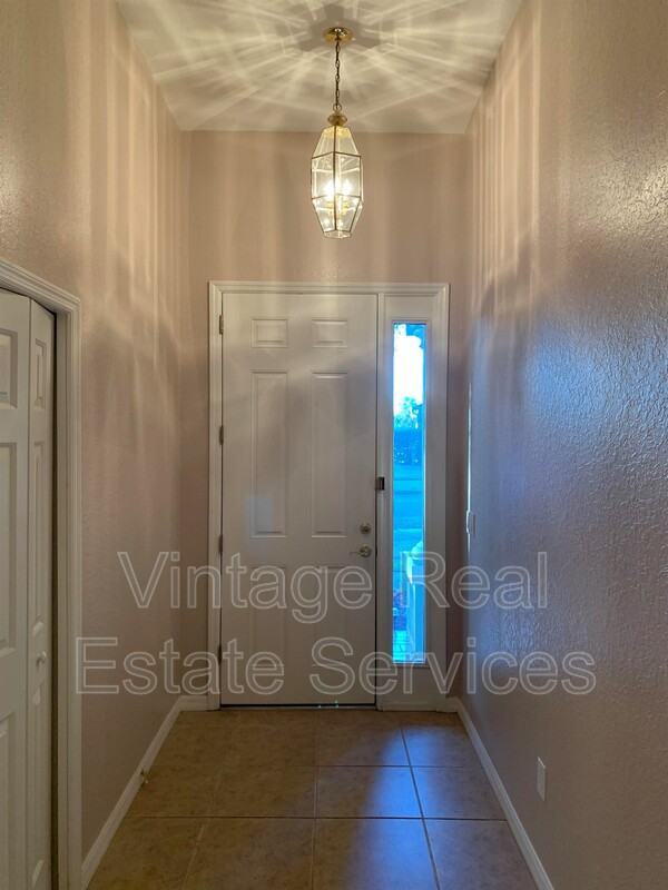 10724 Banfield Dr - Photo 2 of 34