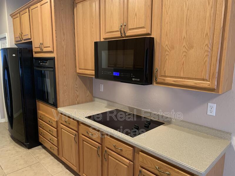 10724 Banfield Dr - Photo 6 of 34